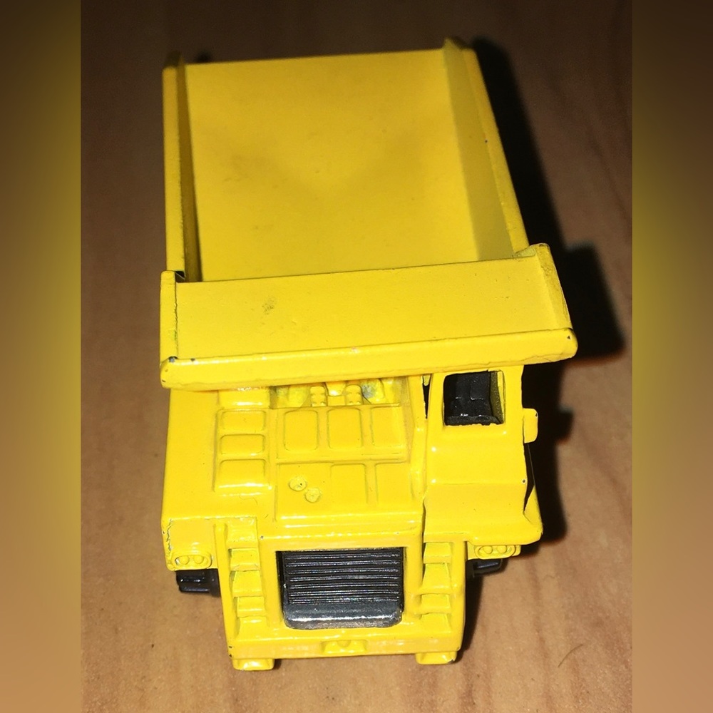 Vintage Hot Wheels Yellow Dumptruck - Picture 11 of 12